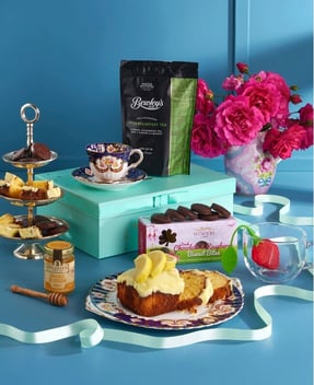 afternoon-tea-home-delivery-gift-hamper-germany-651x800 (1)