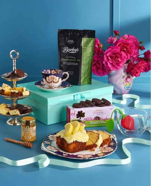 afternoon-tea-home-delivery-gift-hamper-germany-651x800 (1)