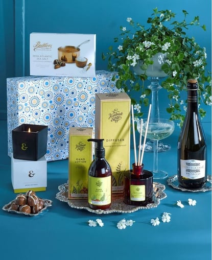 pamper-and-prosecco-pleasure-gift-hamper-hungary-651x800