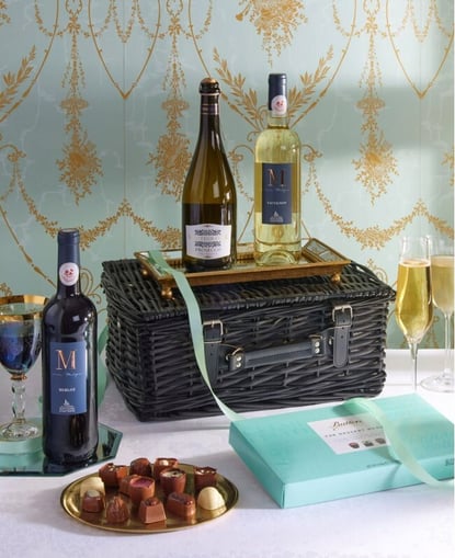the-classic-celebration-gift-hamper-spain-651x800