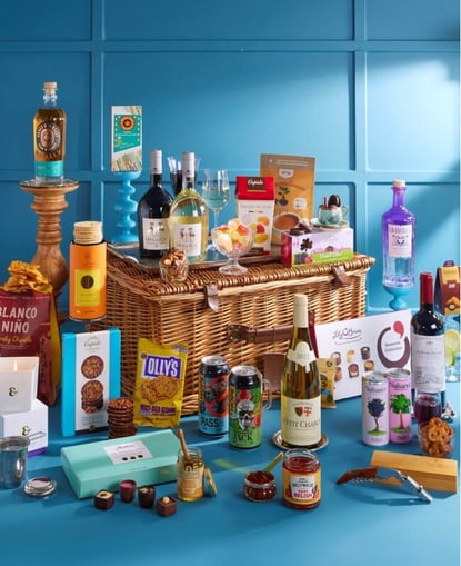 the-right-royal-feast-gift-hamper-germany-651x800